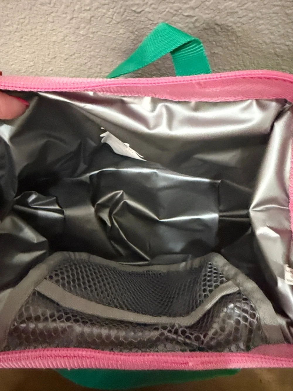 Cat & Jack Pink  Strawberry lunch Tote with Green Handles lunchbox  NWT - Picture 4 of 6